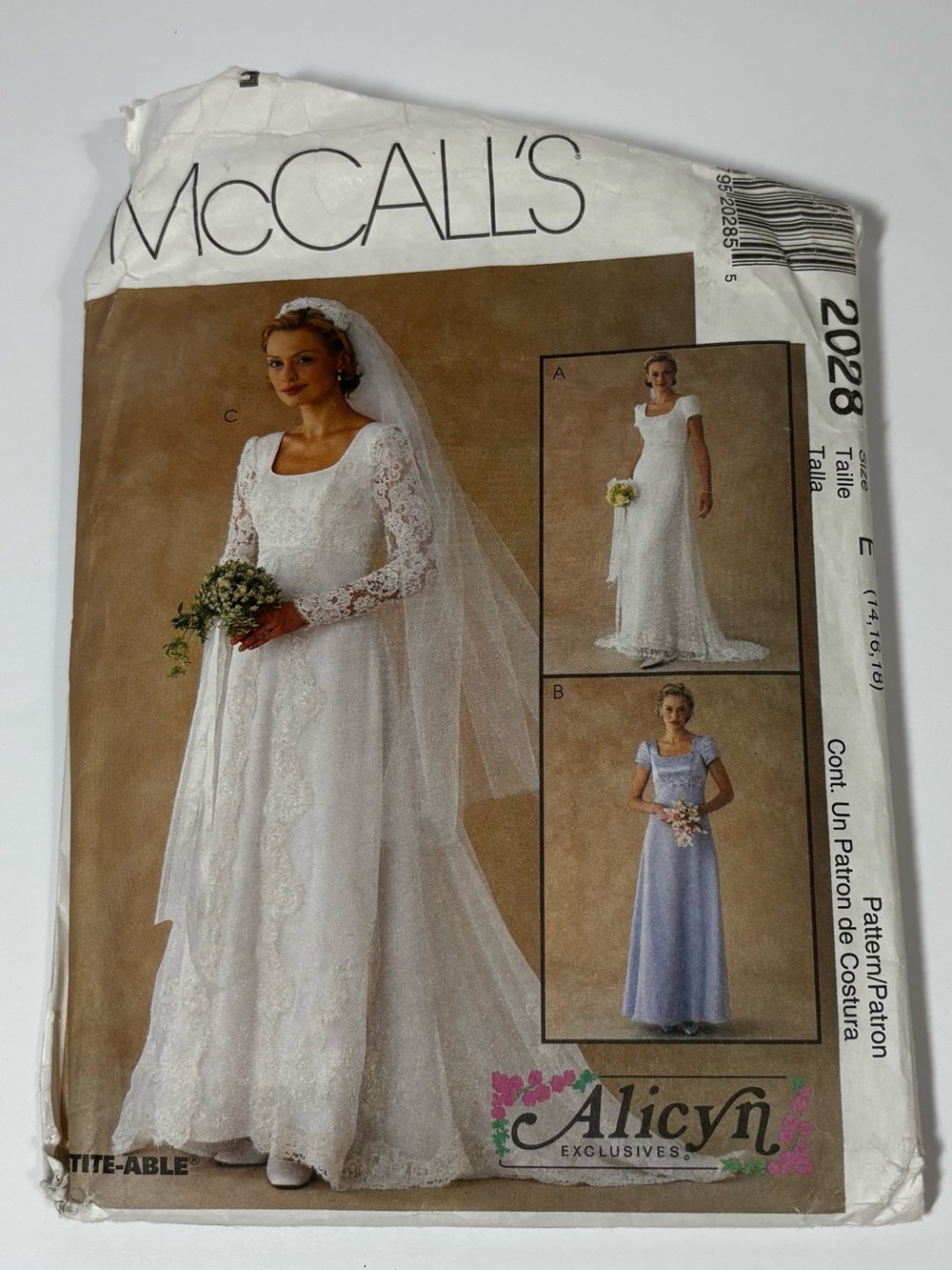 Plus Size White Lace Wedding Dress Pattern - Elegant Bridal Gown